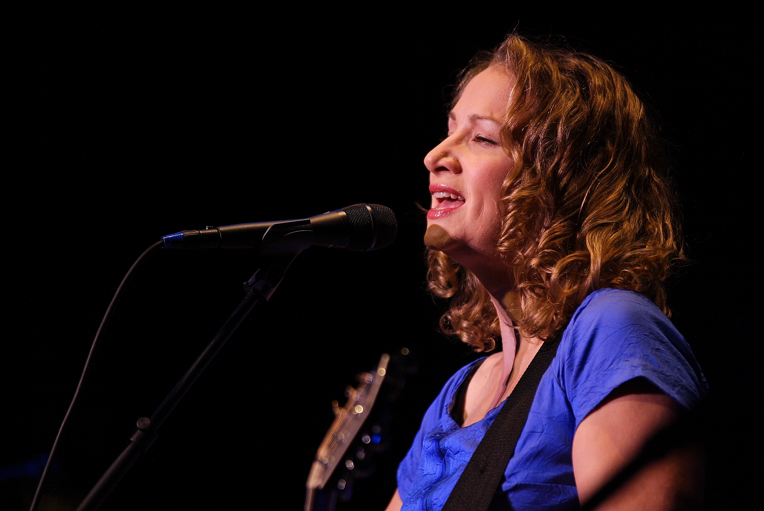 Joan Osborne performing live