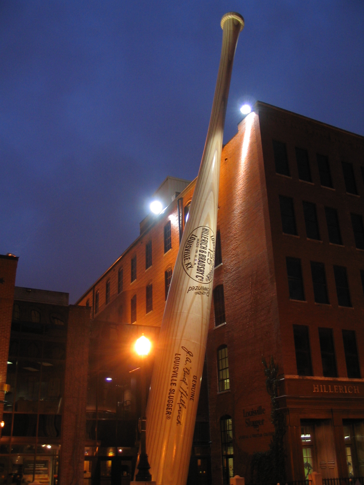 The Big Bat outside the Louisville Slugger Museum