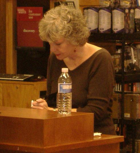 Portrait photo of mystery novelist Sue Grafton.